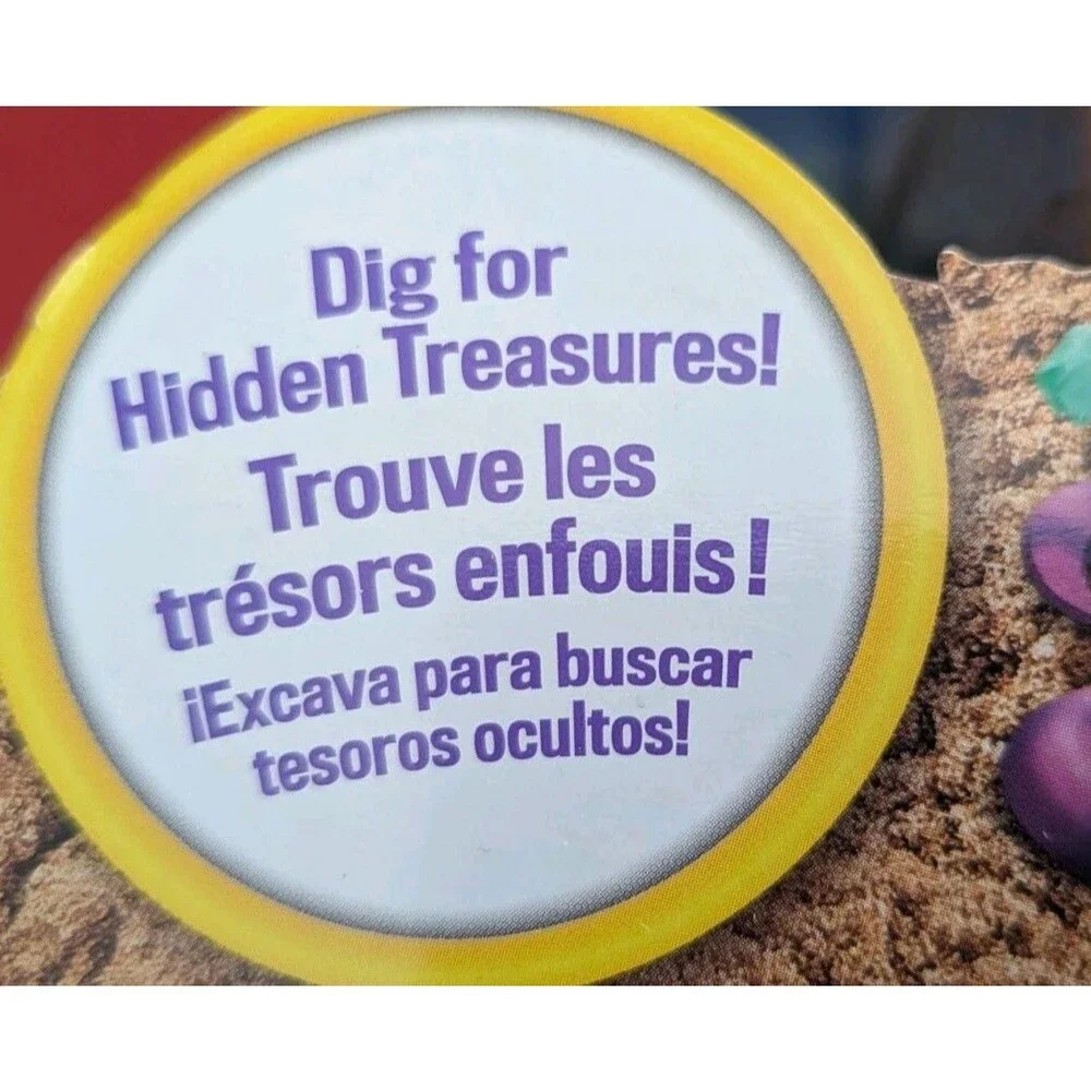 Kinetic Sand Treasure Hunt Playset with 9 Surprise Reveals, 567g Sand